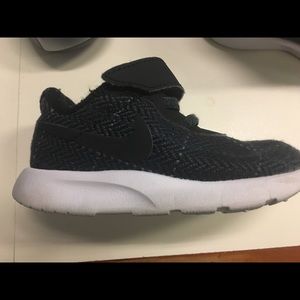 Cute Toddler Boy Black Nike’s